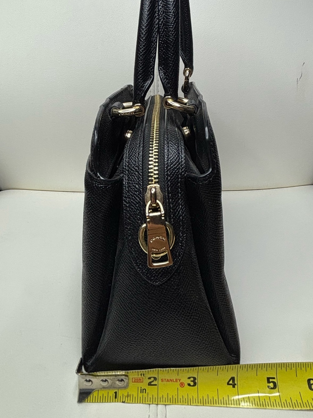 Coach Mini Lillie Carryall in black crossgrain leather and gold hardware - Picture 4 of 14